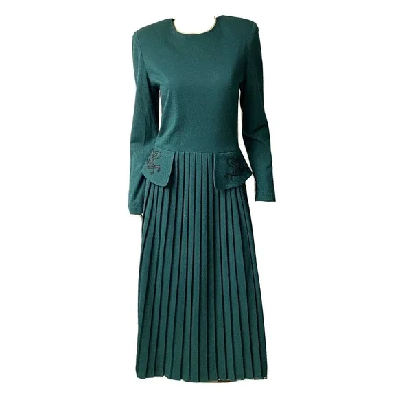 green emerald velvet dress Green Velvet Serena Dress Tuckernuck Green / XL